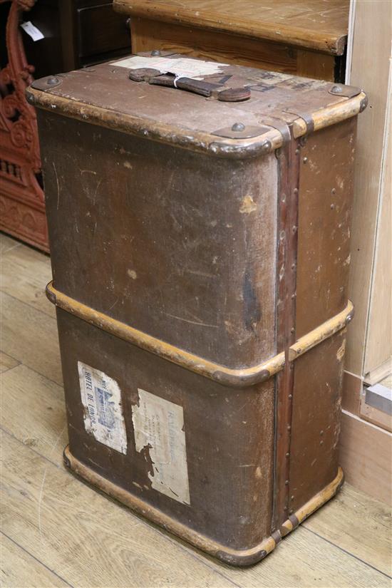 A cabin trunk W.50cm